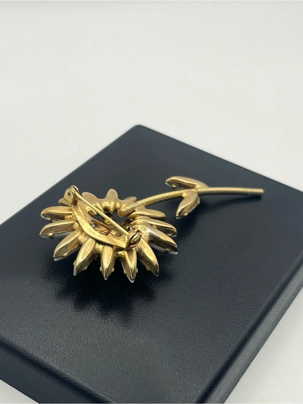 White milk glass black rhinestone daisy flower gold tone brooch pin vintage